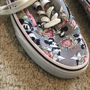 Vans Shoes - Minnie Mouse Disney vans Vans Shoes - Minnie Mouse Disney vans